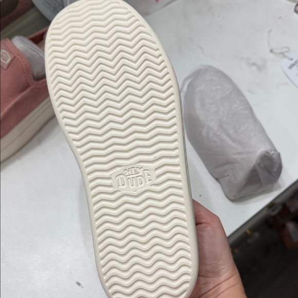 Hey Dude Women's Pink Austin lift shoes! - Picture 5 of 8